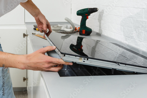 Tableau sur toile Installing new induction hob in modern kitchen