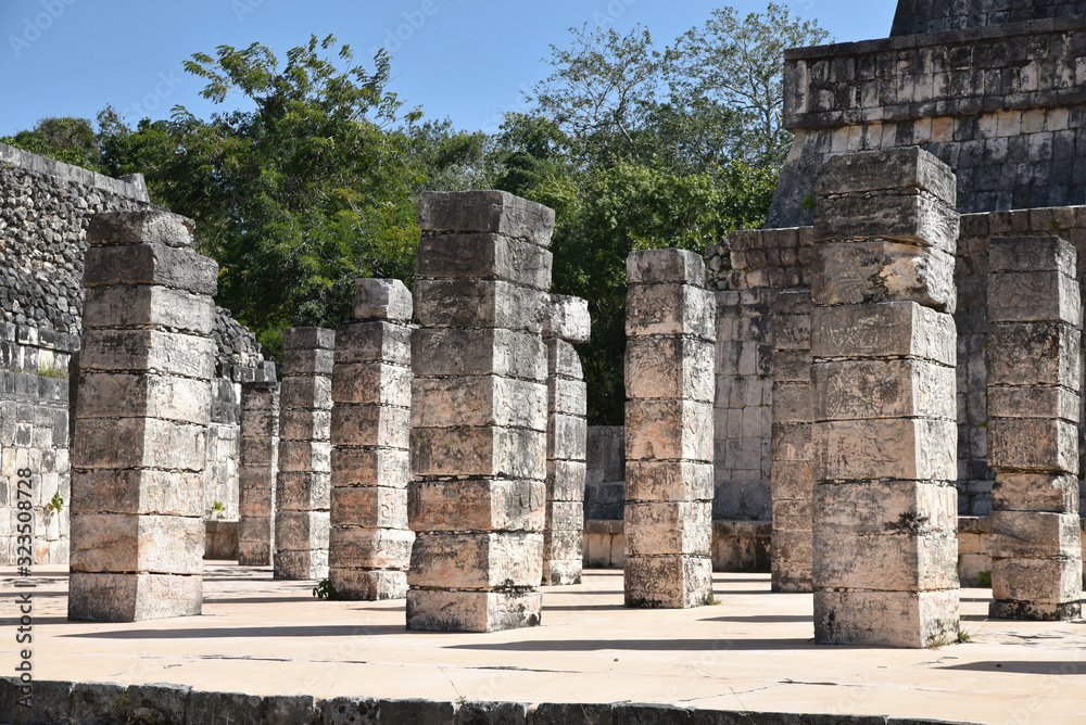 Colonnade maya à Chichen Itza, Mexique