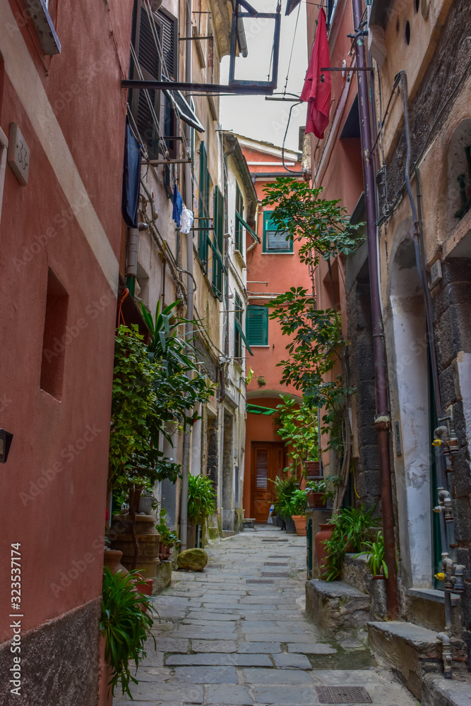 narrow street in italy