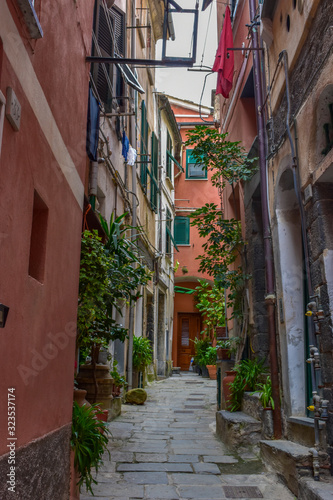 narrow street in italy © Andrea