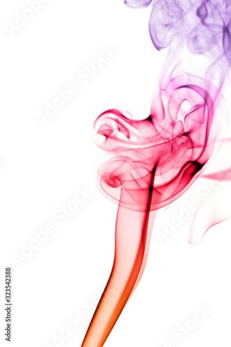 formas coloreadas realizadas con humo 