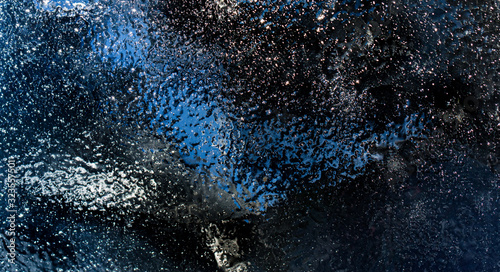 Fundo abstrato dark refletido no gelo photo
