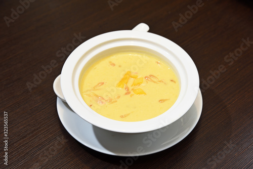 Tablou pe pânză Mango sago dessert with pomelo , traditional cantonese dessert.