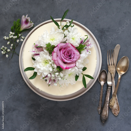 Fresh flowers decorated white cake