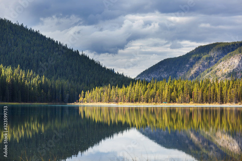 Fototapeta Naklejka Na Ścianę i Meble -  Lake in Canada