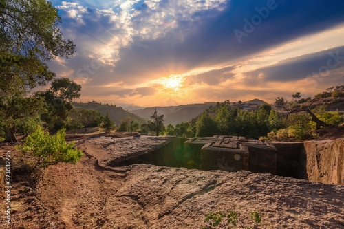 Tableau sur toile Sun setting at the Rock-Hewn Church of Saint George in Lalibela, Ethiopia