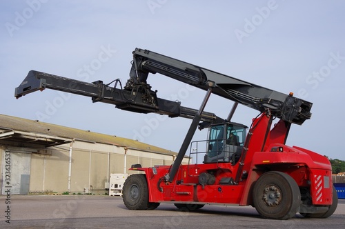 Chariot grue engin de levage de portage de port type manitou