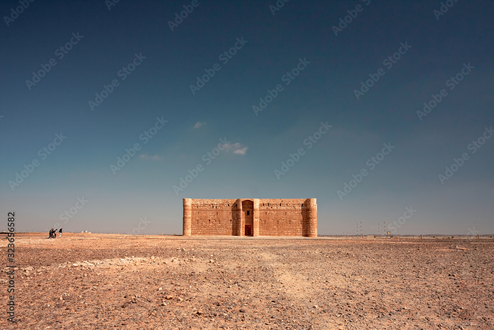 Φωτογραφία View of the archaeological ruins of the Qasr al-Kharana castle in Jordan