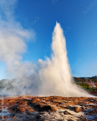 Obraz na plátně Powerful erupting of famous Strokkur geyser in southwestern Iceland, Europe