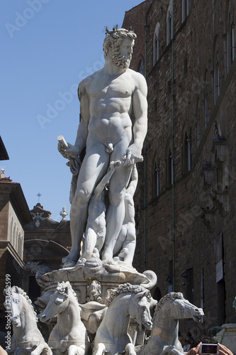 Alte statue in einer italienischen Stadt