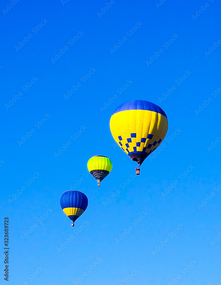 Fototapeta premium Air balloon on the blue sky background