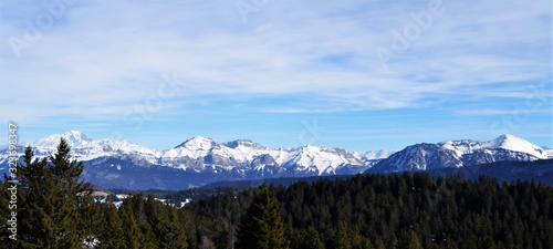 Vue panoramique montagne enneigée