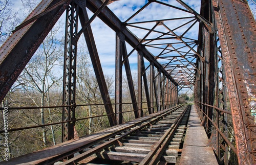 Via y Puente de Hierro