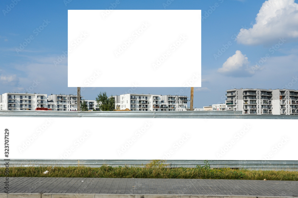 Obraz premium Blank white billboard/banner for advertisement on the fence of construction site