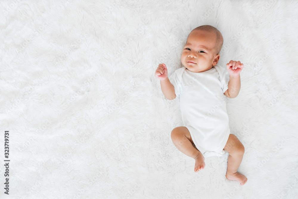 Portrait baby adorable on white bed, newborn concept - obrazy, fototapety, plakaty 