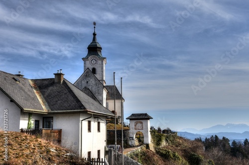 Kirche, Wernberg, Sternberg, Villach, Villach-Land, Kärnten, Österreich, Turm, Kirchturm, Turmuhr, Turm, Zeiger, Heiliger Georg, Fresko, Kreuz, Jesus, Andacht, Ziffernblatt, Sonnenuhr, Eingang, Friedh photo