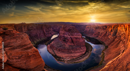 horseshoe-bend