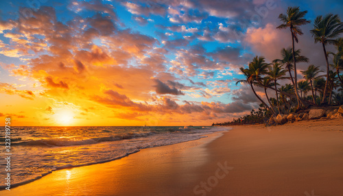 Fotografia Landscape of paradise tropical island beach