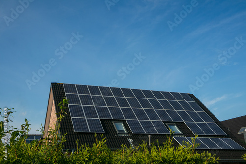 Dach mit Solar Anlage photo