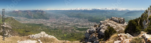 Panorama sur Grenoble et la chaîne de belledonne
