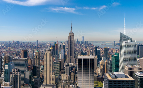 Aerial view of New York and its skyscrapers, highlighting one of its most famous