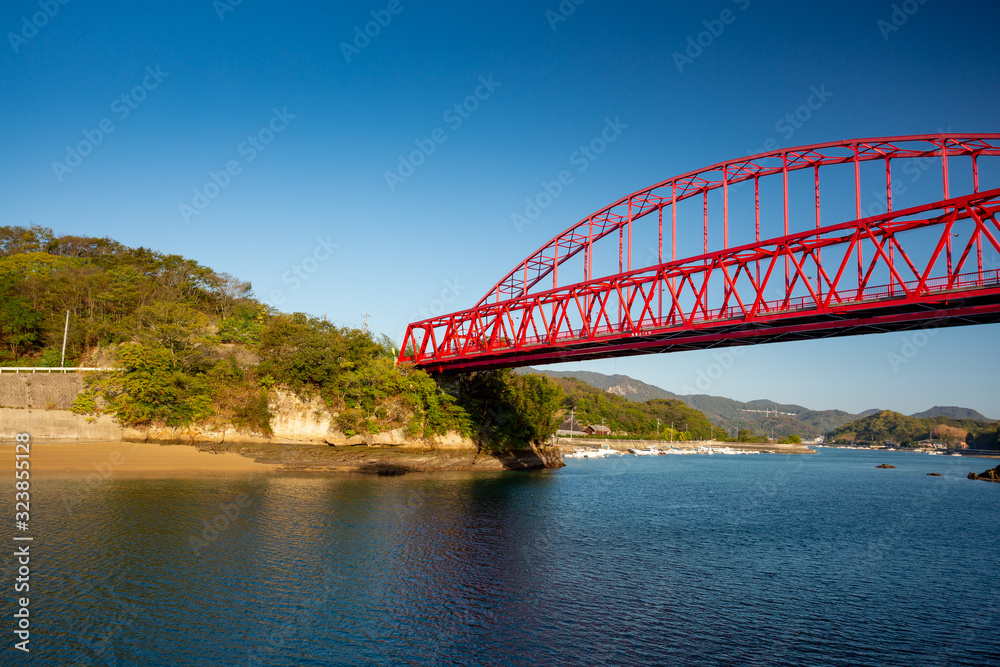 Naklejka premium Shimanami kaido cycling route, Japan. Mukaishimao Bridge