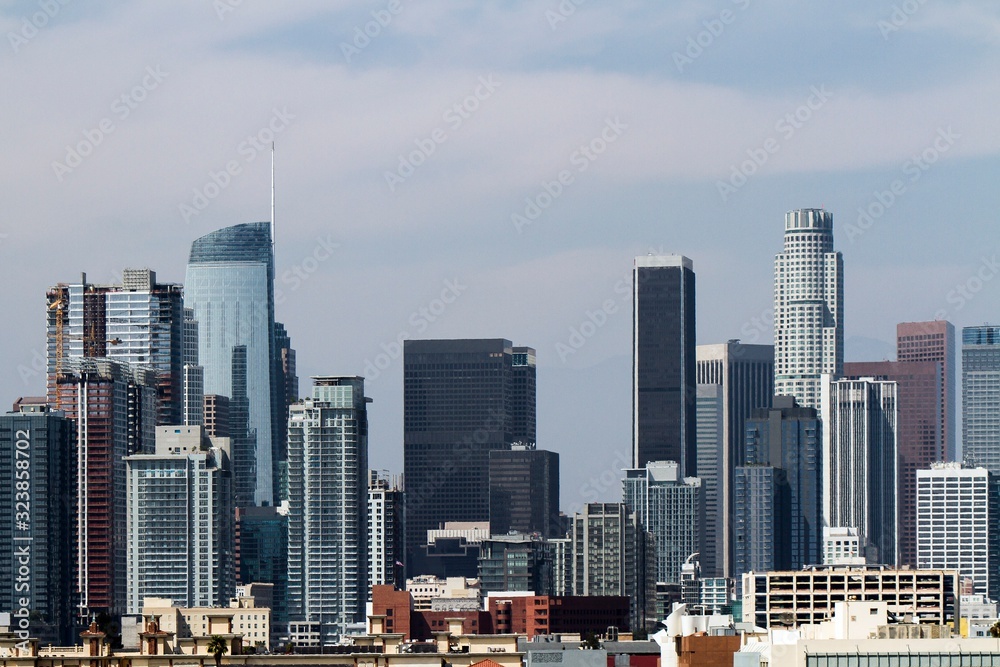 Obraz premium Piękny widok na panoramę Los Angeles w ciągu dnia, Kalifornia, USA