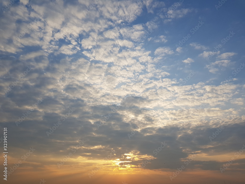 Obraz premium dramatic sunset sky with clouds