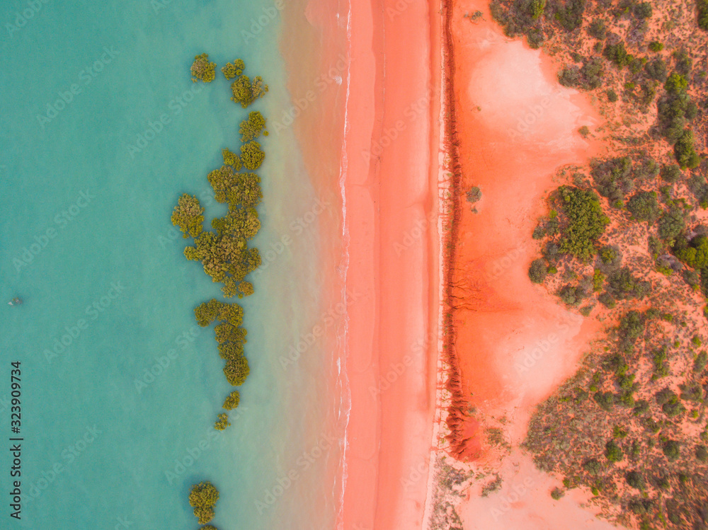 Aerial drone view of roebuck bay in Broome, Western Australia - obrazy, fototapety, plakaty 