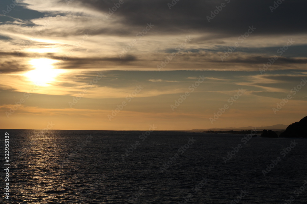 sunset view and horizon in pacific ocean