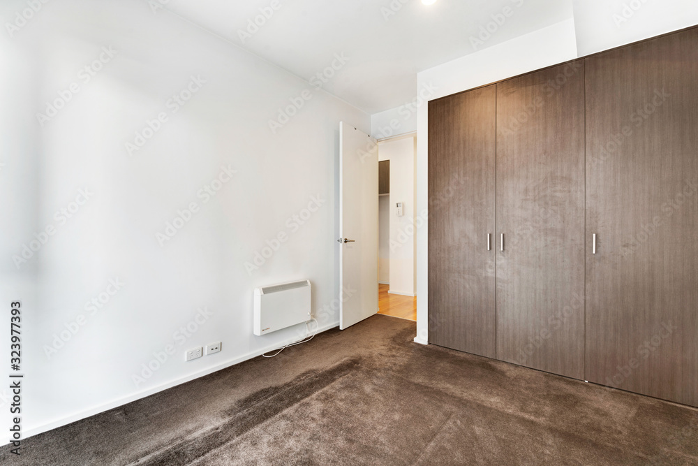Obraz premium Empty and unfurnished brand new apartment