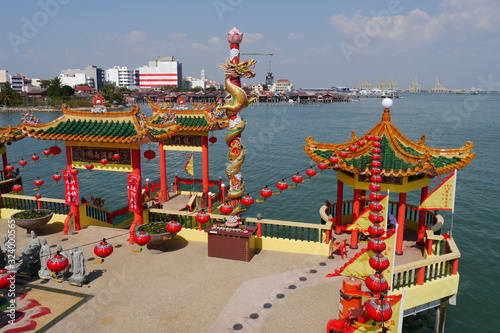 Chinesischer Tempelbereich am Wasser in Georg Town Penang