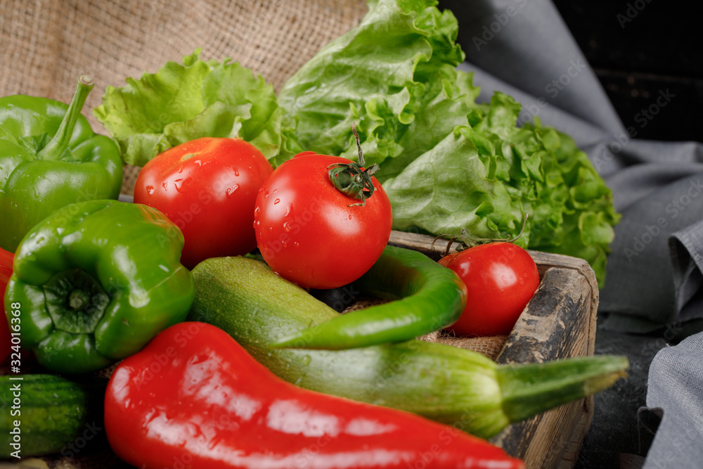 Red and green peppers with tomato and lettuce.