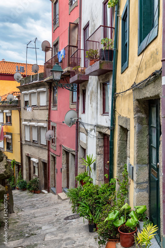 Fototapeta Naklejka Na Ścianę i Meble -  Street in Porto, Portugal