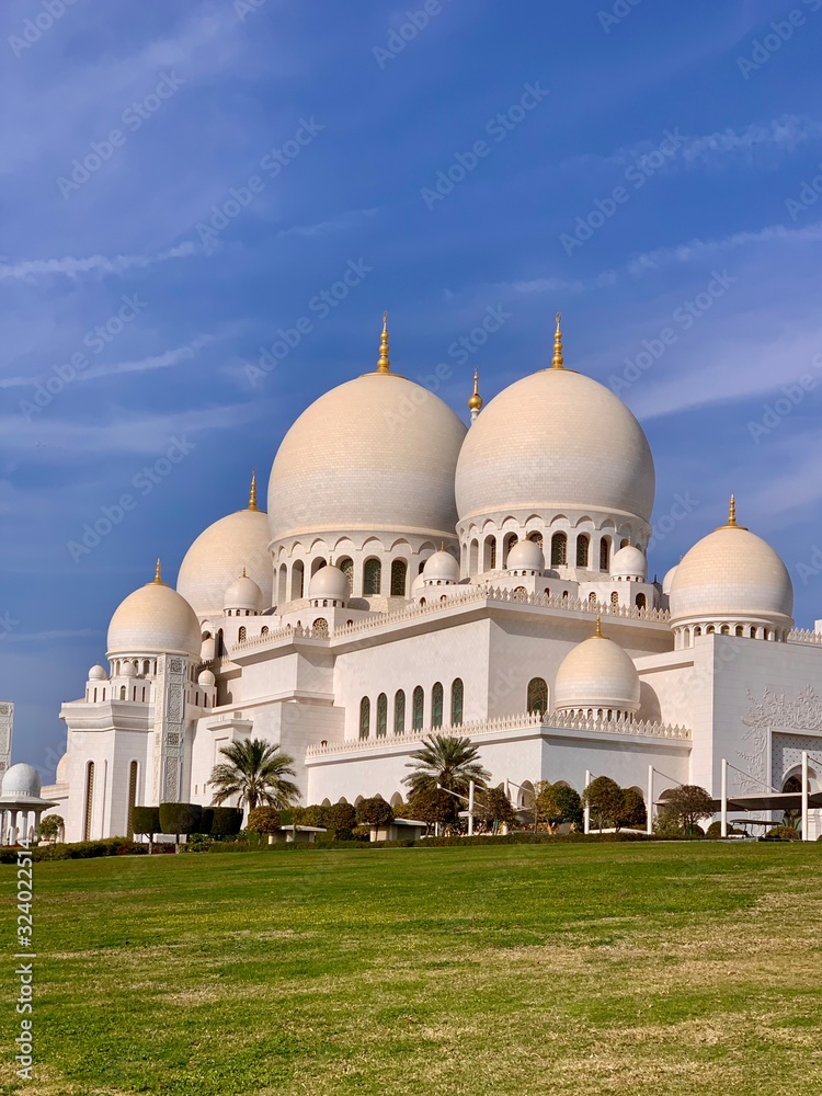 sheikh zayed mosque in Abu Dhabi 