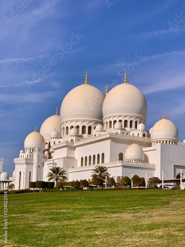 sheikh zayed mosque in Abu Dhabi 