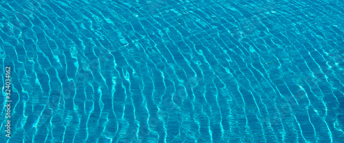 The texture of pure water in the pool