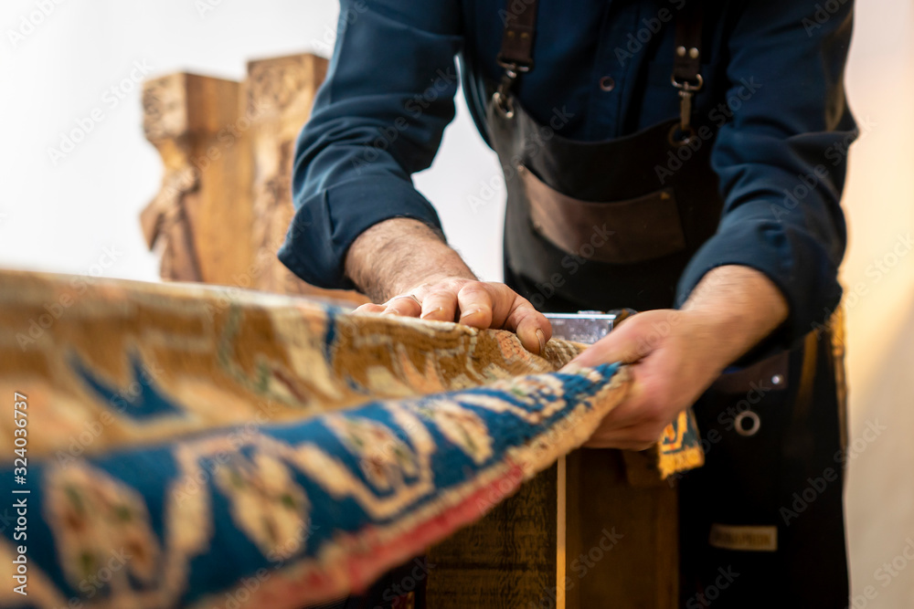 Foto Upholstery , making ottoman, upholsterer
