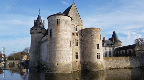 Château de Sully-sur-Loire - Vue d'ensemble de Face - Sud