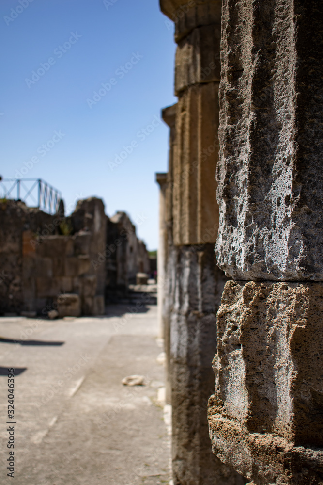 Fototapeta premium ruins of ancient temple in pompei Italy