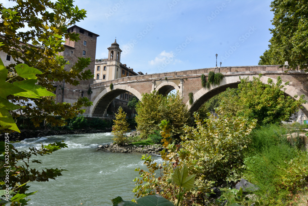 puente hacia El Barrio Trastevere en roma Italia 