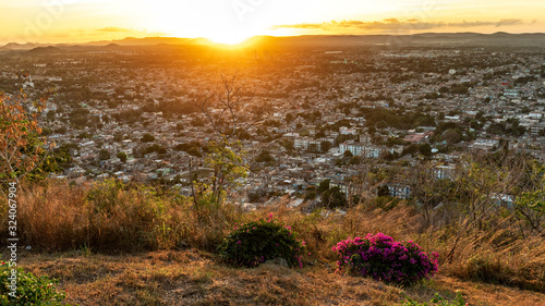 Canvastavla Sunrise over Holguín, Cuba