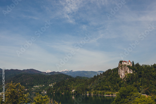 Fototapeta Naklejka Na Ścianę i Meble -  Panorama of bled castle with alps in the background.