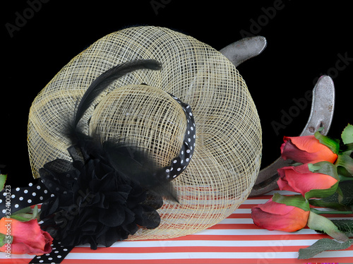 Fototapeta Kentucky Derby photo of a fascinator hot with red roses and a horseshoe