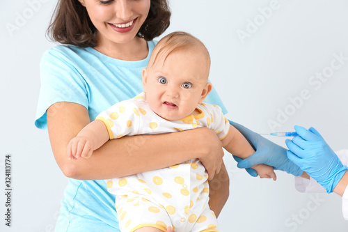 Pediatrician vaccinating li...