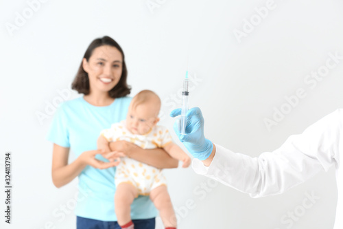Pediatrician vaccinating li...