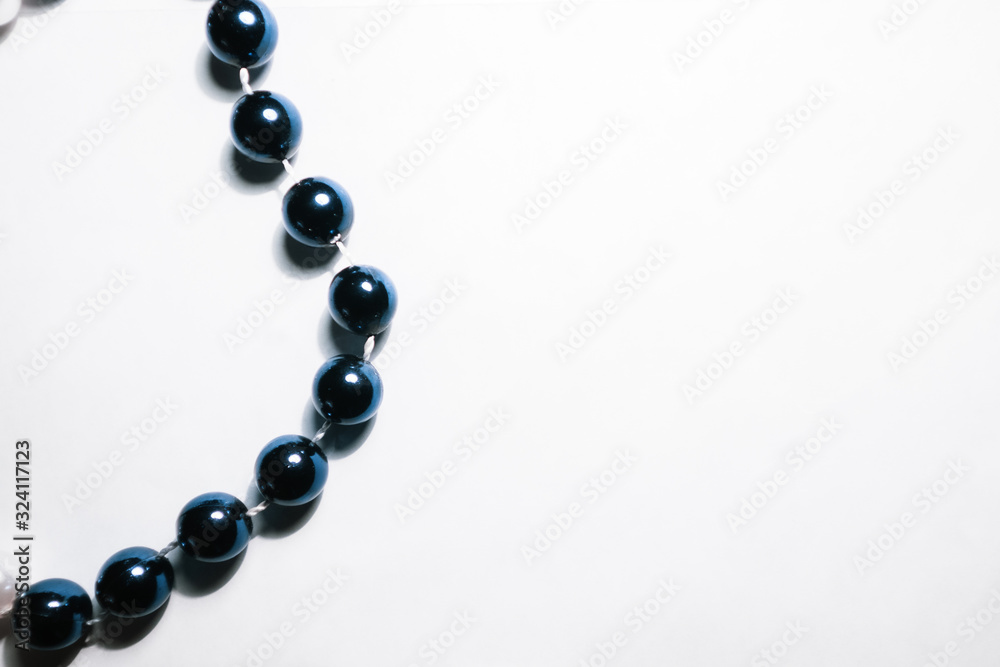 Obraz premium Beaded necklace boarder