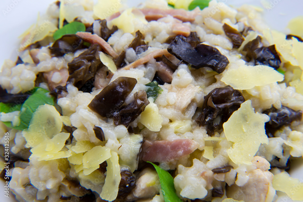 Chicken, bacon and mushroom risotto Chicken, bacon and mushroom risotto