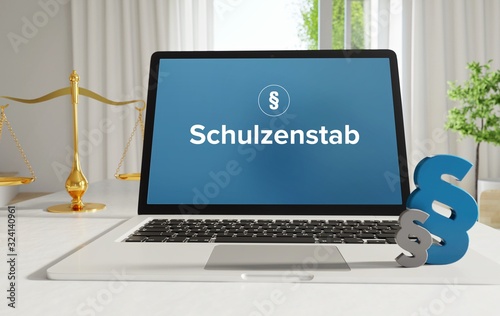 Schulzenstab – Recht, Gesetz, Internet. Laptop im Büro mit Begriff auf dem Monitor. Paragraf und Waage. photo