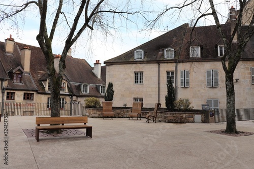 Fototapeta Naklejka Na Ścianę i Meble -  La place aux fleurs dans la ville de Dole  - Ville de Dole - Département du Jura - France
